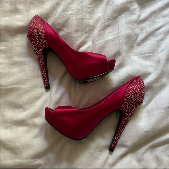 Steve Madden Magenta Bedazzled Open
Toe Pumps - Picture 5 of 14